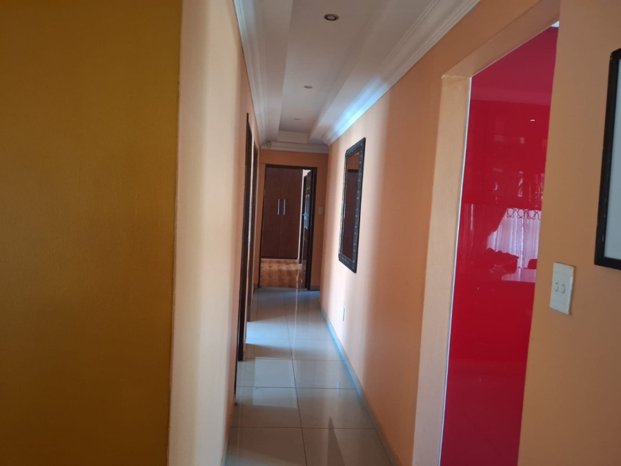 5 Bedroom Property for Sale in Fichardt Park Free State